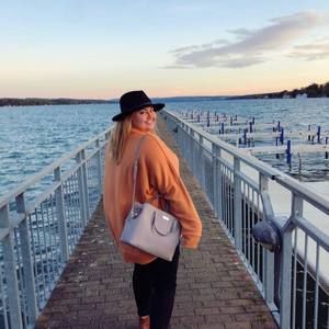 Meet your Posher, Amanda